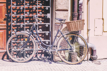 Fototapeta na wymiar old lady's bicycle