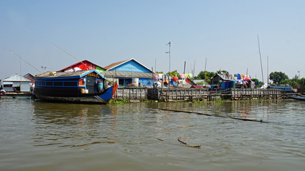 Fototapeta premium floating villages on tonle sap