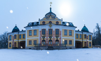 Schloss Belvedere im Winter - obrazy, fototapety, plakaty