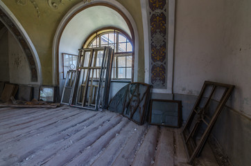 alte fenster in einem schloss