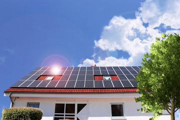 Photovoltaic: Roof with solar panels