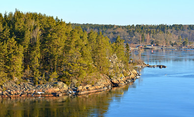 Obraz premium Stockholm archipelago, largest archipelago in Sweden, and second-largest archipelago in Baltic Sea. Archipelago extends from Stockholm roughly 60 kilometres (37 mi) to east. March landscape