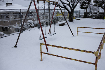 雪のブランコ