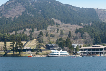 芦ノ湖の元箱根港と箱根関所跡（神奈川県箱根町）