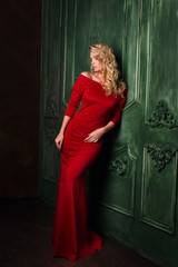 Obraz premium Luxurious blonde in a long red dress. 