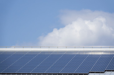 屋根のソーラパネル