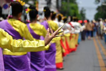 Fawn Lep - traditional fingernail dance