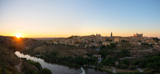 Fototapeta na wymiar Panoramic landscape of Toledo old town during sunset, Spain.