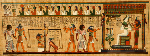 antico papiro egizio libro dei morti con divinita horos anubi 