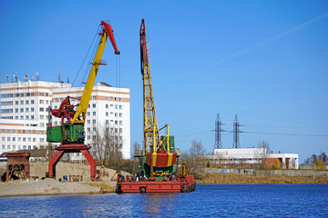 Gantry crane pulls sand from the bottom of the river