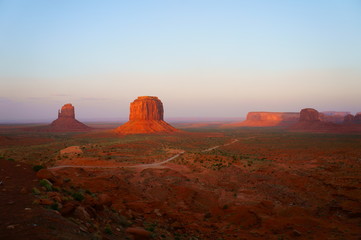 夕刻のモニュメントバレー