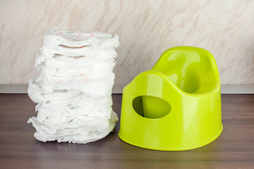 children's toilet pot green and diapers, the concept of moving the baby from diapers to the toilet