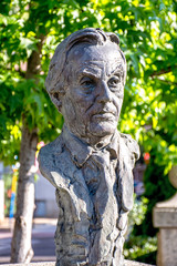 Busto en la plaza del caño de Torrelodones