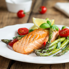 Salmon fillet with asparagus
