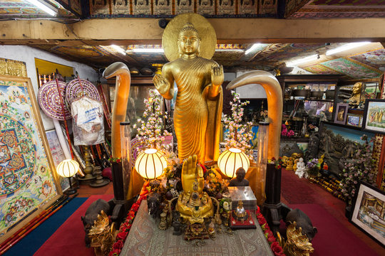 Gangaramaya Temple in Colombo
