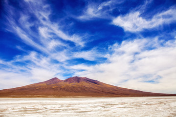 Fototapeta na wymiar Uyuni. Stunning views of the volcano. the most beautifull Andes in South America