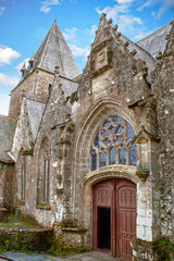 Fototapeta premium Rochefort-en-terre. Eglise collégiale Notre-Dame-de-la-Tronchaye. Morbihan. Bretagne 