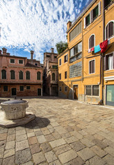 Fototapeta na wymiar Small square in Venice, Italy