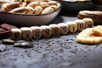 Products containing magnesium: bananas, pumpkin seeds, cashew nuts, peanuts and pistachios