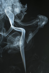 siyah fonda tütsü dumanı