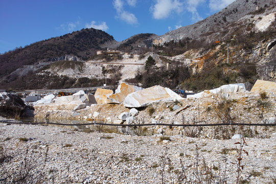 marble quarry in marina di carrara