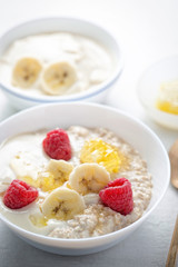 Porridge with banana yoghurt, banana, raspberries and honey