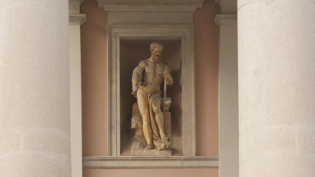 Statue on Palazzo della Borsa Vecchia in Trieste