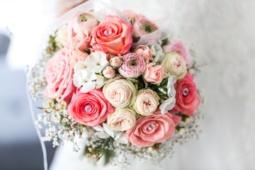Brautstrauß mit Rosen