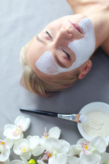 Obraz na płótnie Canvas Face mask.Beautiful young girl at spa ,cosmetician woman applying facial mask.
