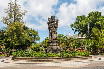 Fototapeta na wymiar Balinese statue, roundabout