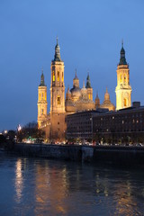 Fototapeta premium Basilica de Nuestra Senora del Pilar, Zaragoza, Spain
