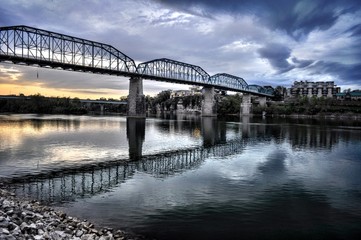 Fototapeta na wymiar Chattanooga Walking Bridge at dusk