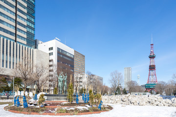 雪解けが進む札幌大通り公園のイメージ