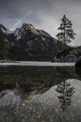 Reflektion am Hintersee in Bayern