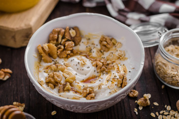 Fresh cheese with honey and walnuts