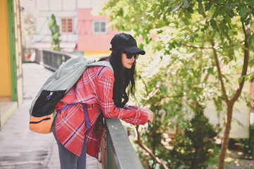 Fototapeta premium Travel and relaxing Concepts, Tourists are taking photos in the city. Asian girls are happily traveling. Beautiful girl is relaxing Travel