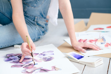 Obraz premium inspiration art creation. painting hobby. woman drawing beautiful floral watercolor design