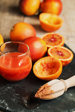 Manual squeezer for orange juice