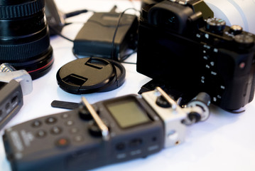 Mirrorless camera and sound recorder with wireless mic