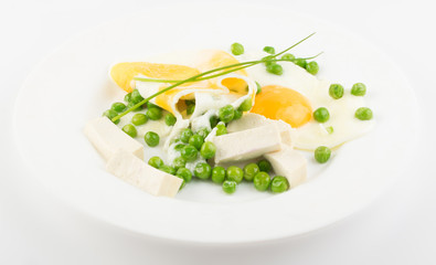 Fried Eggs with Green Peas