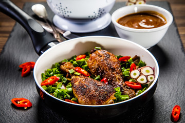 Grilled chicken drumsticks and vegetables