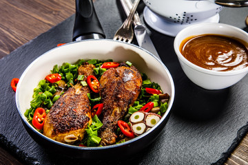 Grilled chicken drumsticks and vegetables