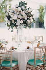 Wedding table decor in white green tones