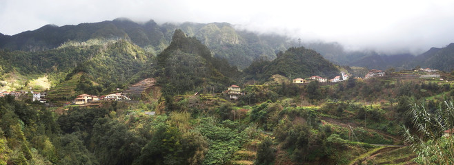 Madeira, Portugalia - górska ponorama w okolicach Sao Vicente © Iwona