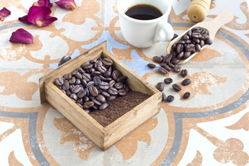 roasted coffee beans and coffee powder
