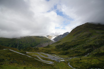 Rhone Gletscher mit Serpentinenstraße