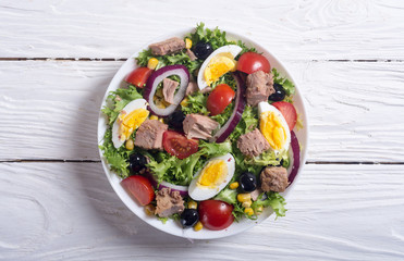 Tuna salad with tomatoes