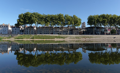 Fototapeta na wymiar Loire river bank in Orléans city
