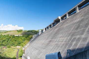 青空とダムの景色 / 北海道小樽市 朝里ダム