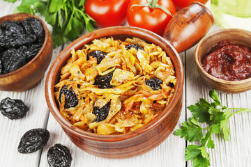 Cabbage stewed with prunes